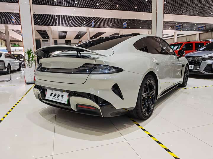 Фото 16 - Xiaomi SU7