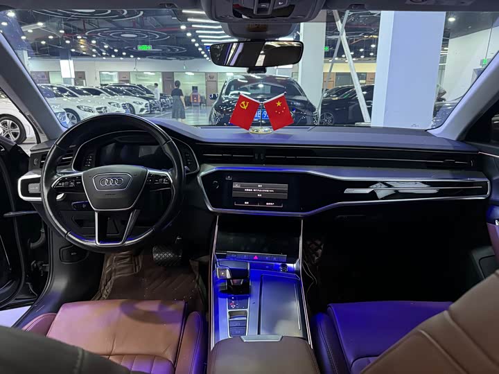 Фото 10 - Audi A6L