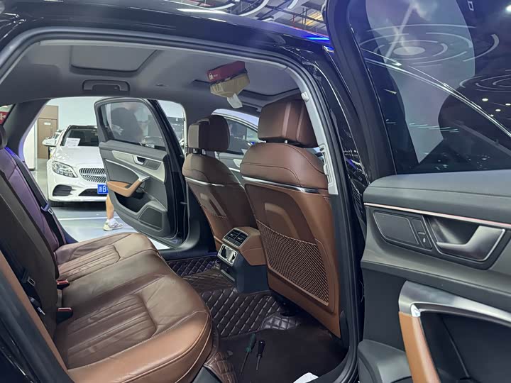 Фото 11 - Audi A6L