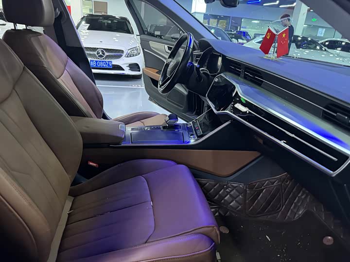 Фото 14 - Audi A6L