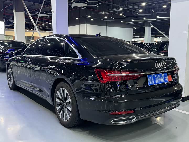 Фото 18 - Audi A6L