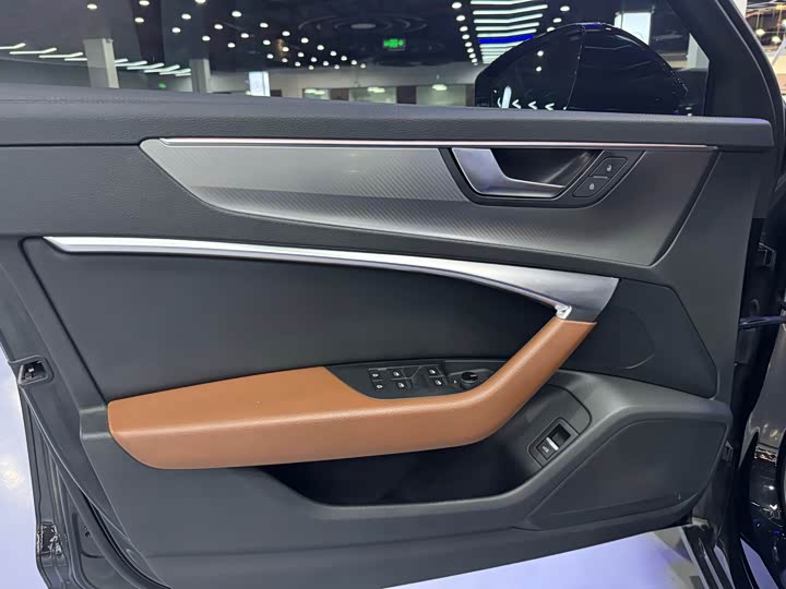 Фото 4 - Audi A6L