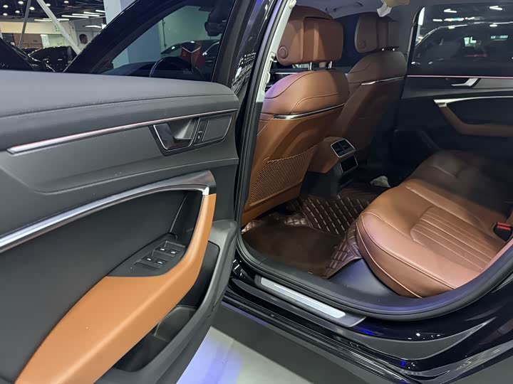 Фото 8 - Audi A6L