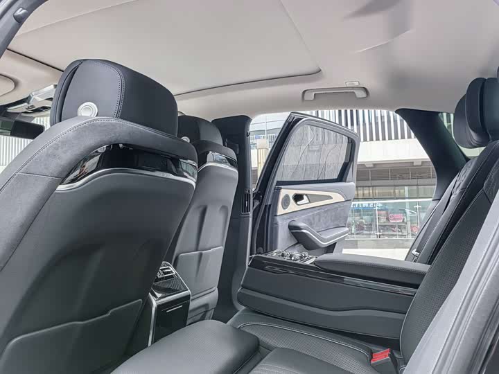 Фото 17 - Hongqi H9