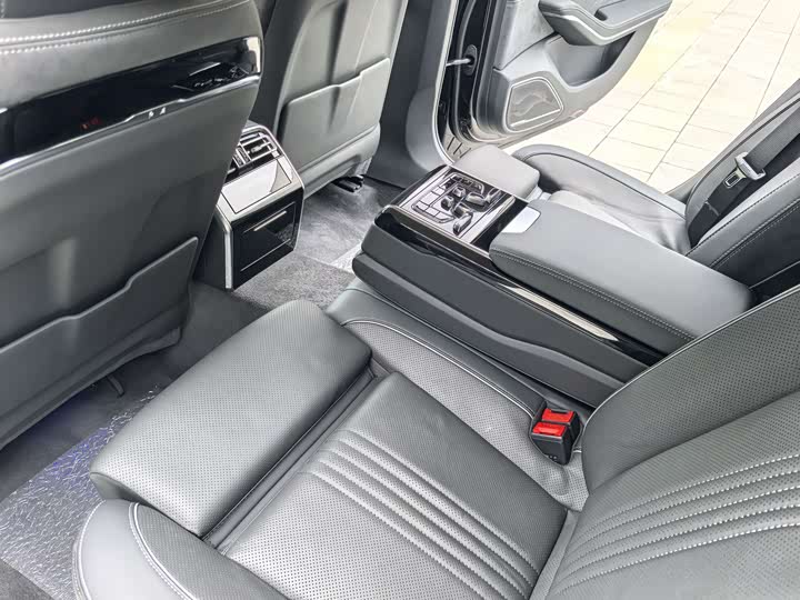 Фото 18 - Hongqi H9