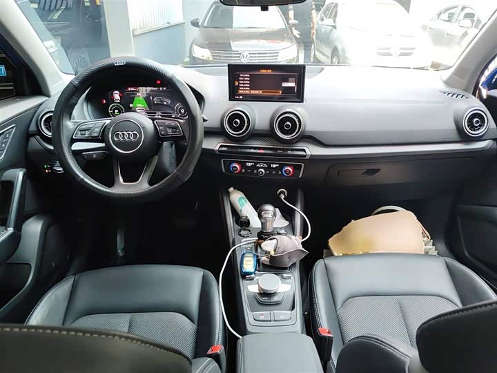 Фото 10 - Audi Q2L e-tron