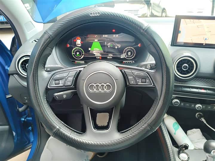 Фото 11 - Audi Q2L e-tron