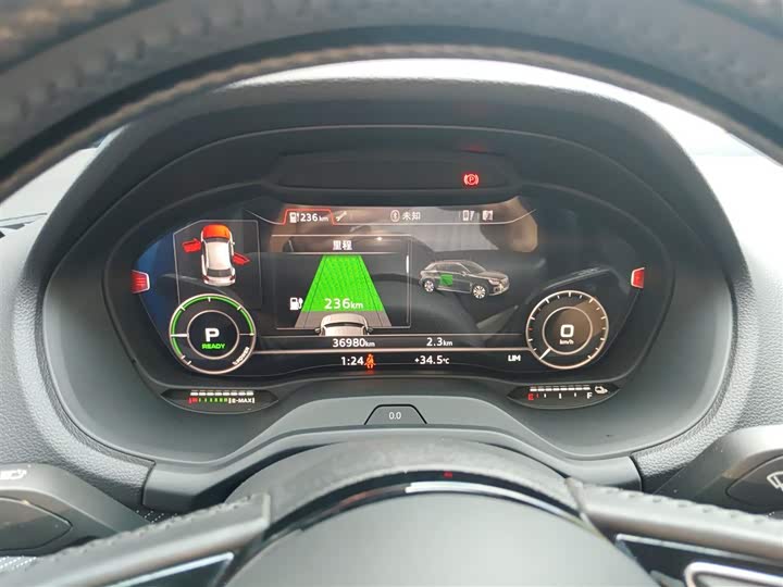 Фото 12 - Audi Q2L e-tron