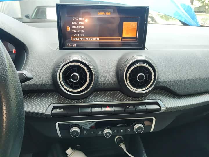 Фото 13 - Audi Q2L e-tron