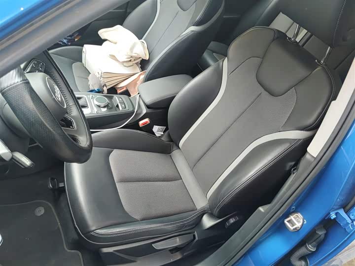 Фото 15 - Audi Q2L e-tron