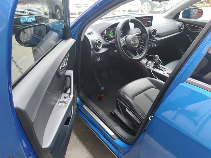 Фото 16 - Audi Q2L e-tron