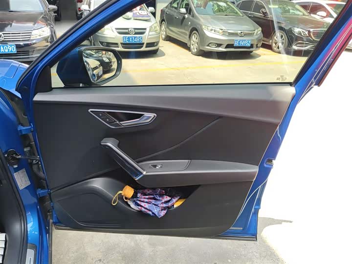 Фото 26 - Audi Q2L e-tron