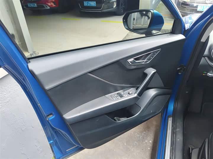 Фото 28 - Audi Q2L e-tron