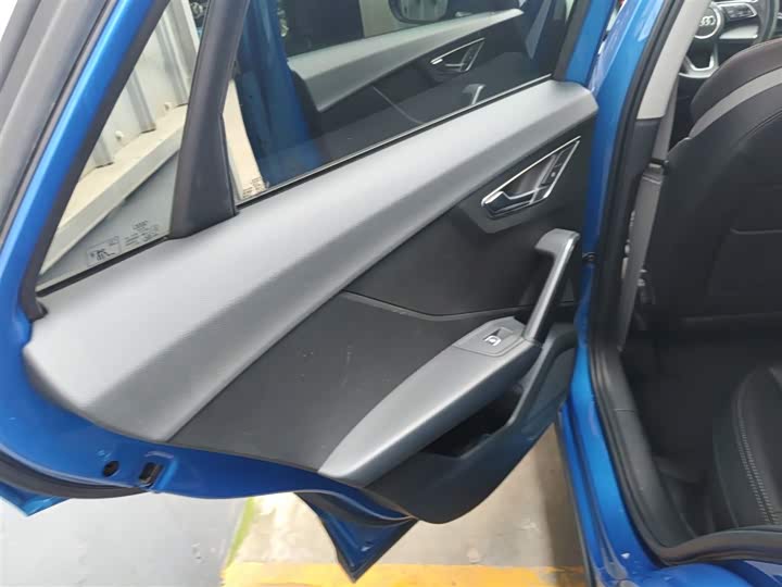 Фото 29 - Audi Q2L e-tron