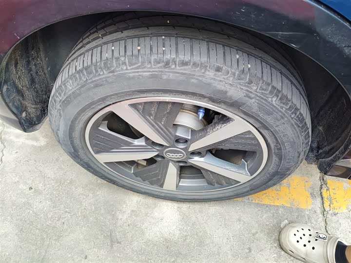 Фото 30 - Audi Q2L e-tron