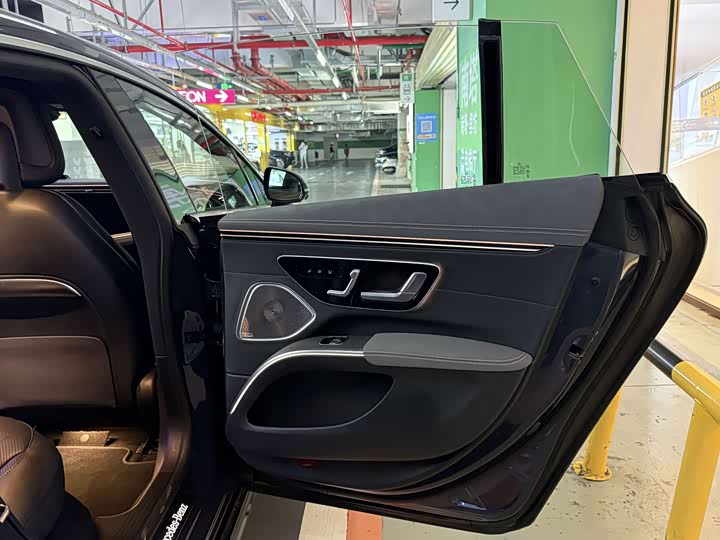 Фото 15 - Mercedes-Benz EQS