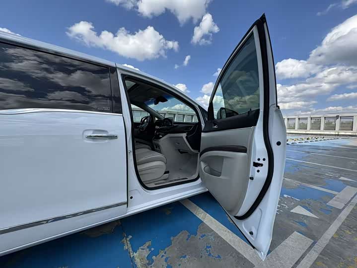 Фото 16 - Buick GL8 ES