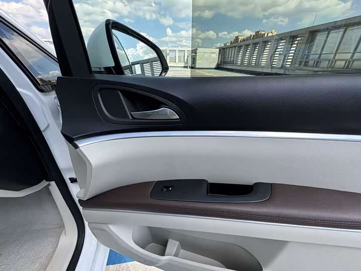 Фото 18 - Buick GL8 ES