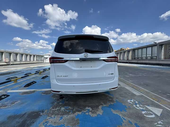 Фото 6 - Buick GL8 ES