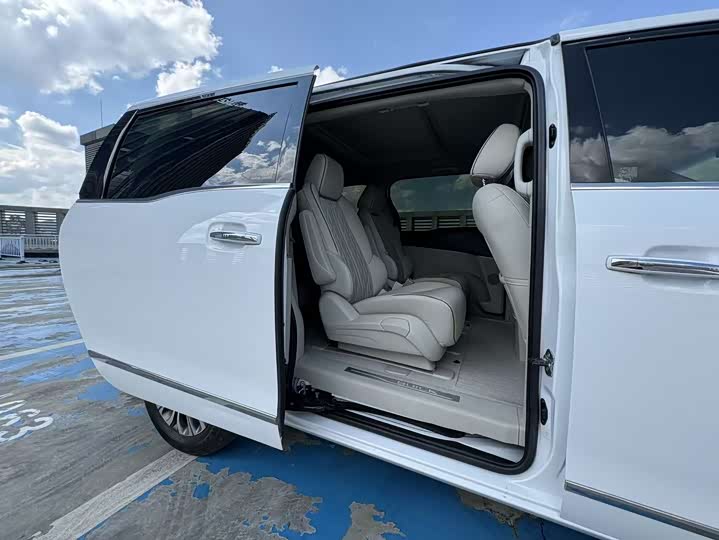 Фото 8 - Buick GL8 ES