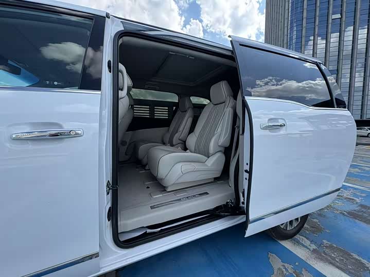 Фото 9 - Buick GL8 ES