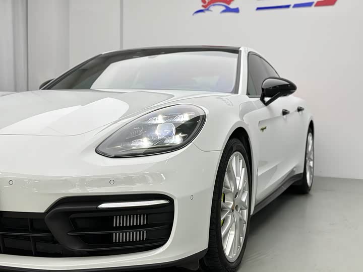 Фото 3 - Porsche Panamera Hybrid