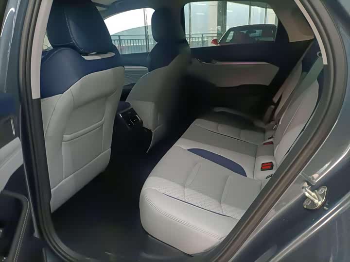 Фото 6 - Geely Preface