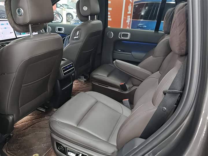 Фото 17 - LiXiang L8