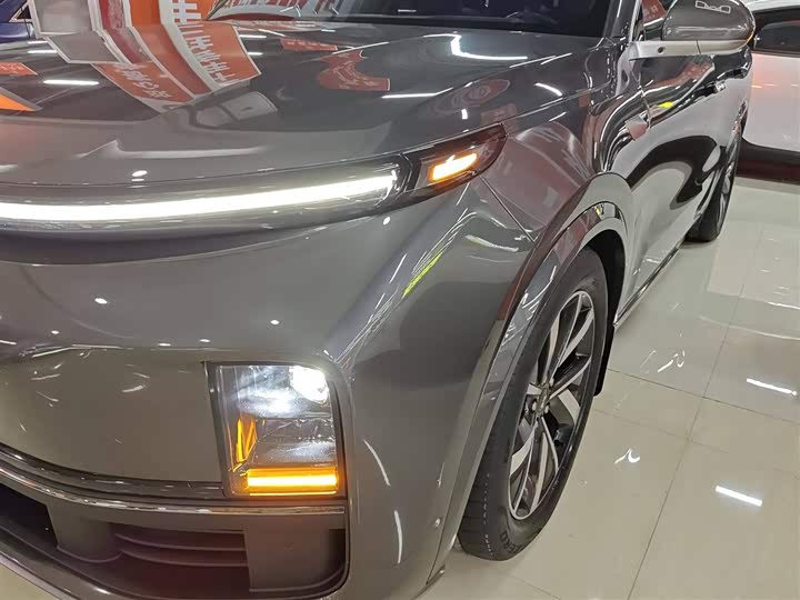 Фото 24 - LiXiang L8