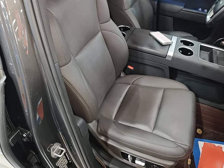 Фото 25 - LiXiang L8