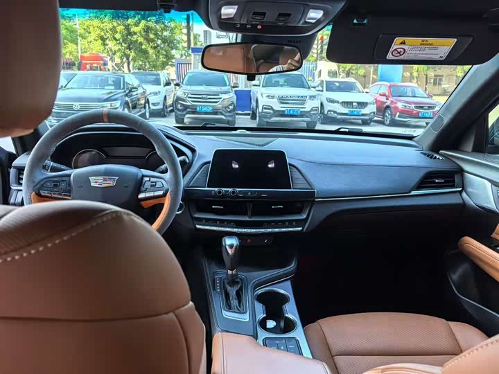 Фото 8 - Cadillac CT4