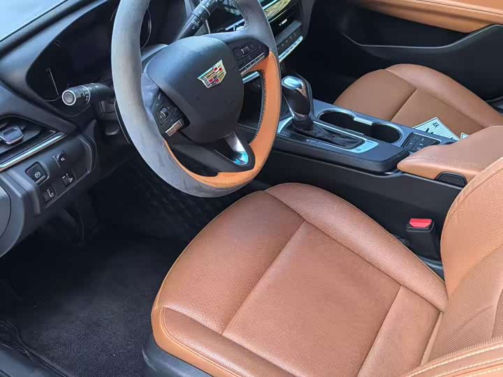 Фото 9 - Cadillac CT4