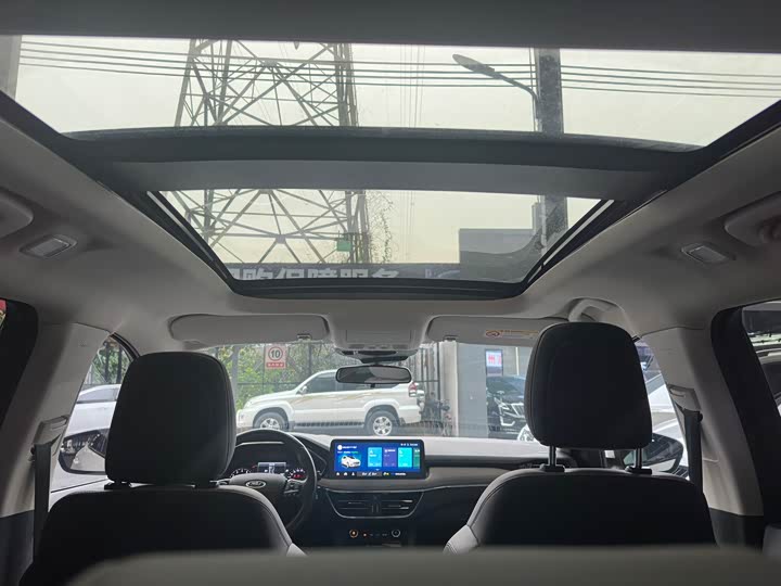 Фото 18 - Ford Escape