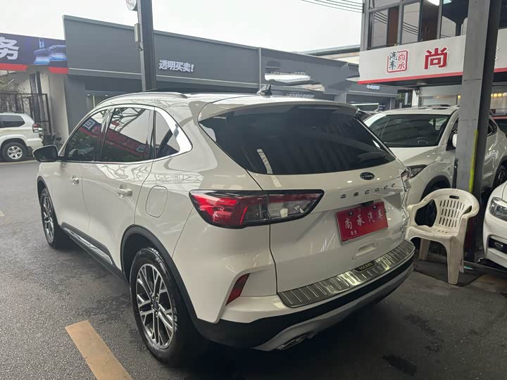 Фото 4 - Ford Escape