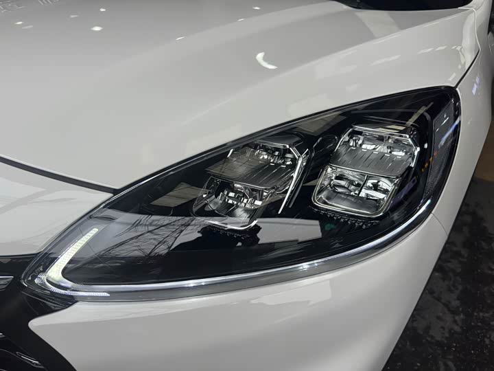 Фото 9 - Ford Escape