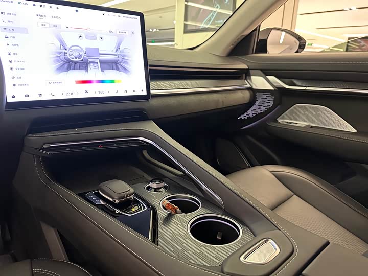 Фото 12 - Zeekr 001