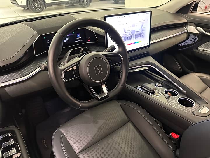 Фото 15 - Zeekr 001