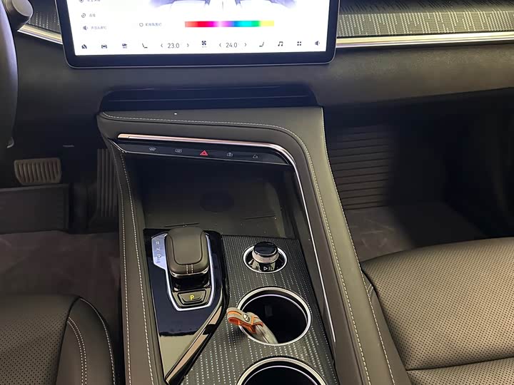 Фото 16 - Zeekr 001