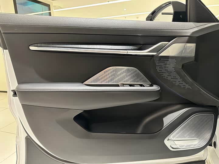 Фото 19 - Zeekr 001