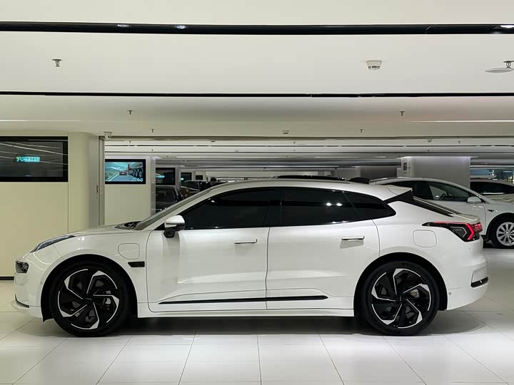 Фото 2 - Zeekr 001