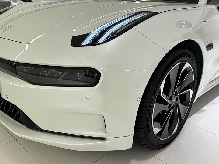 Фото 23 - Zeekr 001