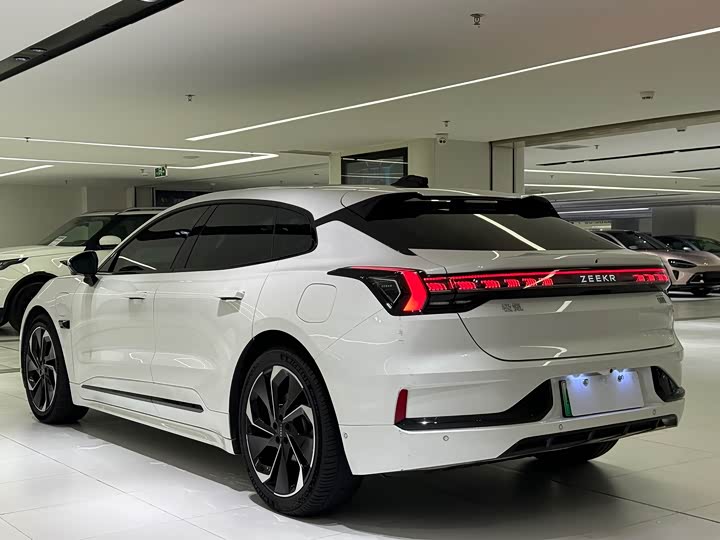 Фото 3 - Zeekr 001