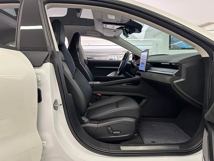 Фото 8 - Zeekr 001