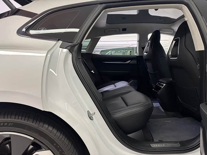 Фото 9 - Zeekr 001