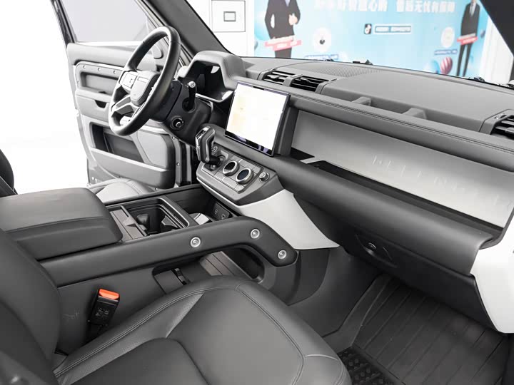 Фото 10 - Land Rover Defender