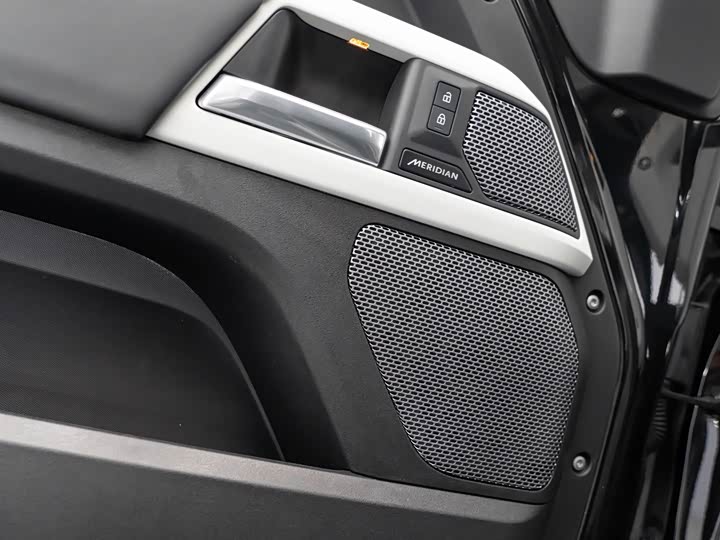 Фото 18 - Land Rover Defender