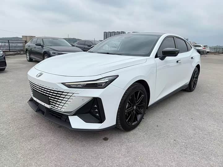 Фото 1 - Changan UNI-V