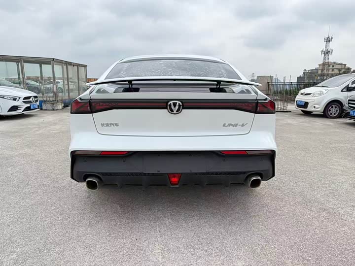 Фото 11 - Changan UNI-V