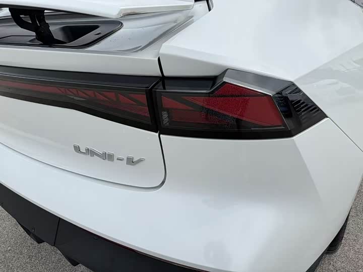 Фото 13 - Changan UNI-V