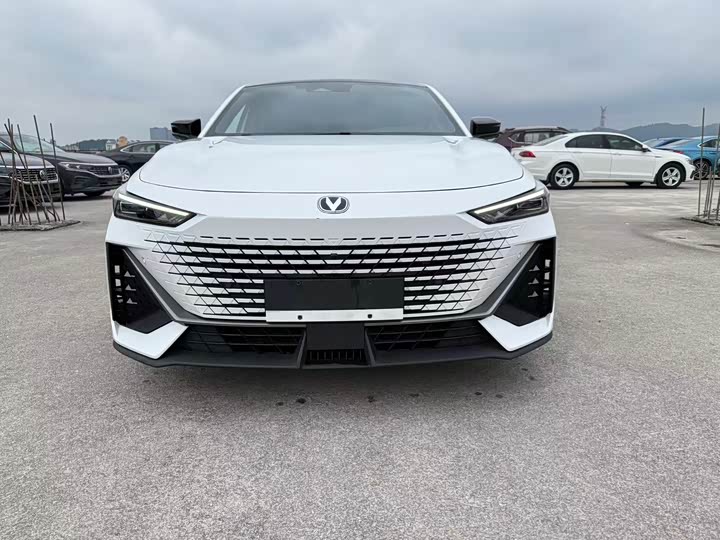 Фото 2 - Changan UNI-V